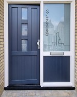 Raamfolie voordeur kunstlijnen met uw adres